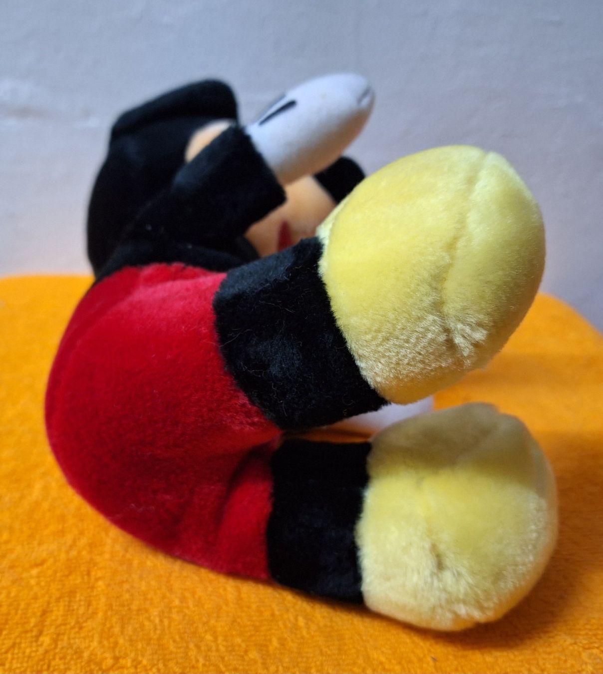 Disney Giocattoli: Original Diesneyland Mickey Mouse Plüschfigur / ca. 27cm – Usato da Muri AG venduto da spezielle_geschenke 6