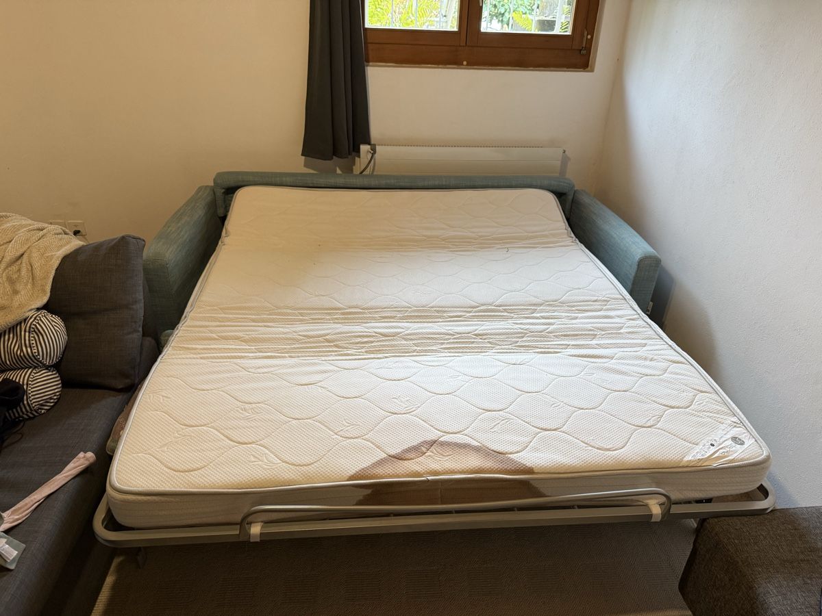 Sofas: Schlafsofa hellblau (mit Flecken) – Gebraucht aus Bottmingen von divada 3