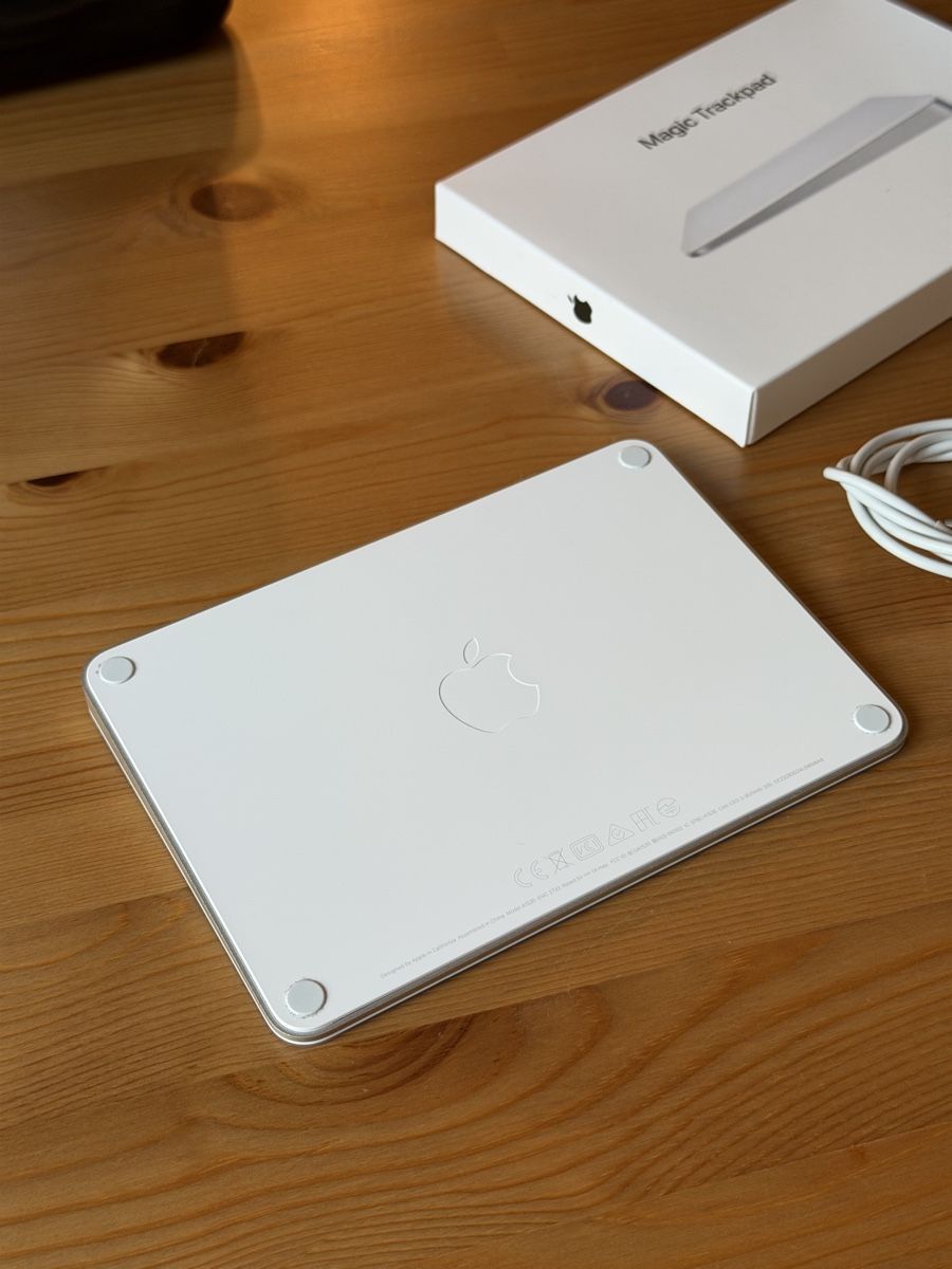Apple Mouse: Apple Magic Trackpad A1535 – Excellent Condition – Nuovo (secondo la descrizione) da Zürich venduto da idbronskiy 3