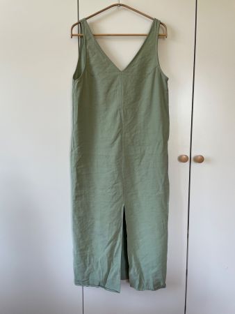 Minimalistisches Kleid / Maxikleid Gr. M – Salbei/Sage