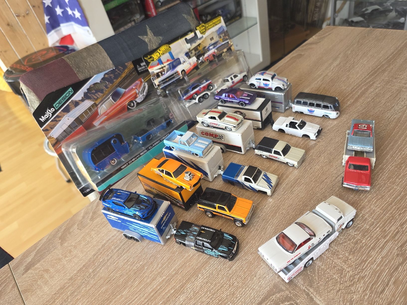 Voitures modèles: Diverse Team Transporter 1:64 Modellautos – D'occasion à Goldingen par Muscle_Cars84 2