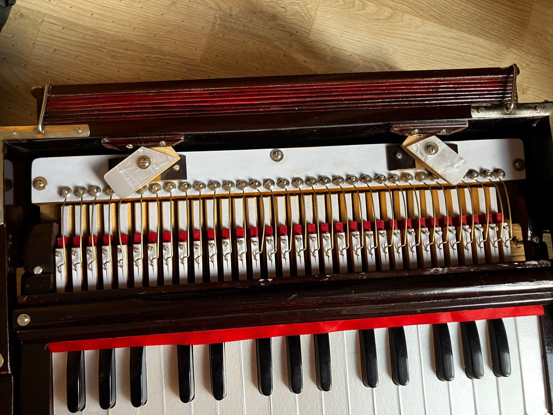 Strumenti musicali: Harmonium (ind. Reiseharmonium) – Usato da Kirchdorf BE venduto da bar_6c2l 3