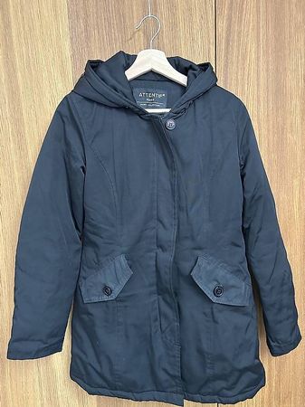 schwarze Winterjacke