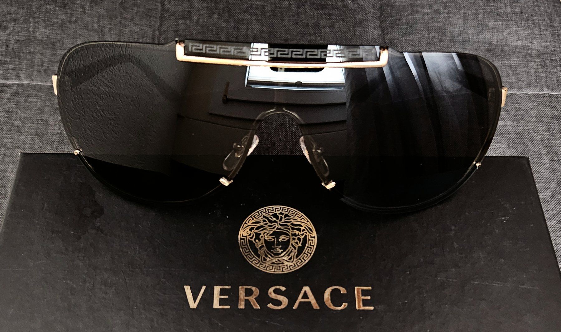 Versace Lunettes & Verres: Sunglasses Versace Mod. VE2140 – D'occasion à Biel/Bienne par ypsillon