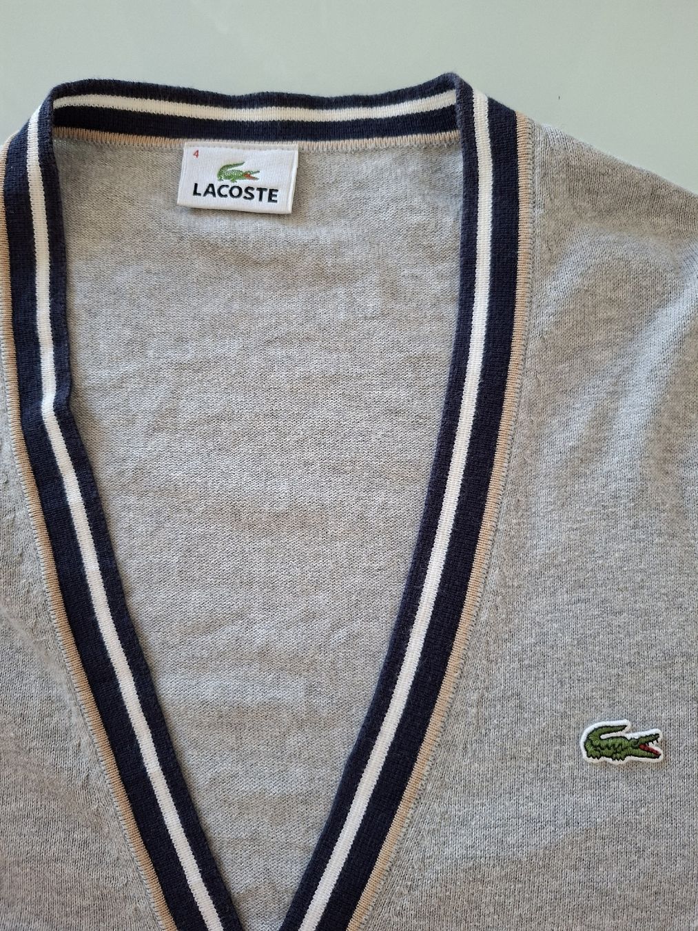 Lacoste Gilet & Giacche: Cardigan Lacoste Gris, Taille 4 - Élégant & Confortable – Usato da Renens VD venduto da ser_j2fn 1