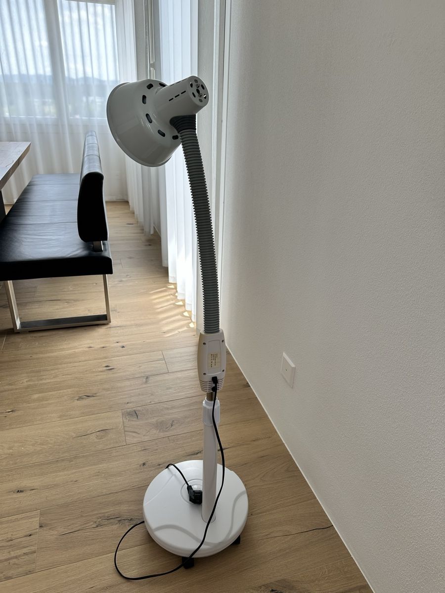 Attrezzature mediche: Infrarotlampe Wärmelampe mit ständer  – Usato da Muri AG venduto da myThomas 4
