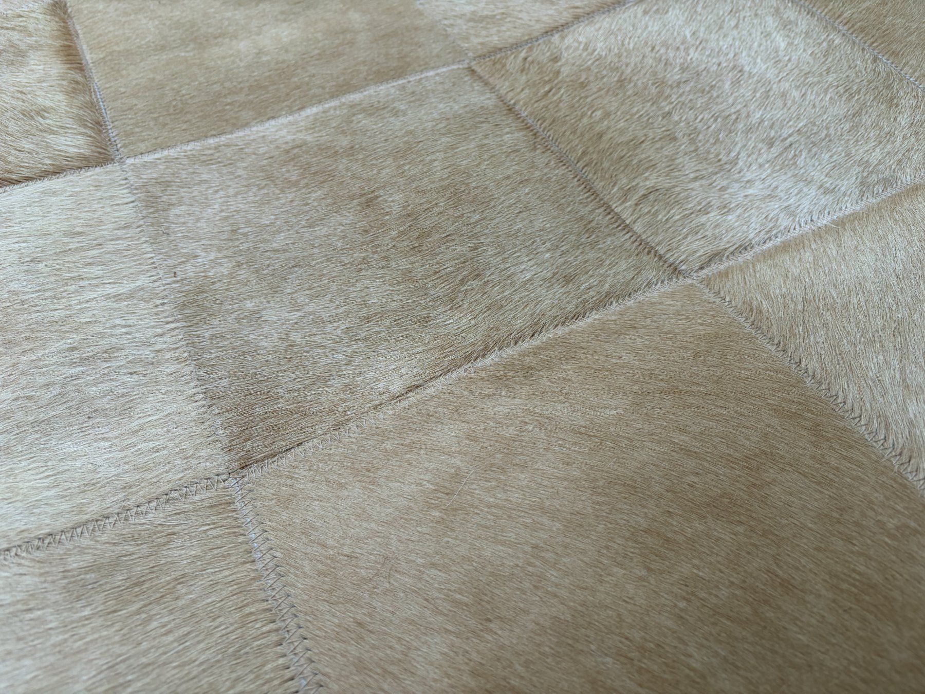 Tappeti: Kuhfell Teppich Patchwork 160 x 220 cm – Nuovo e nell'imballaggio originale da Arbedo venduto da patagonialeatherrugs 3