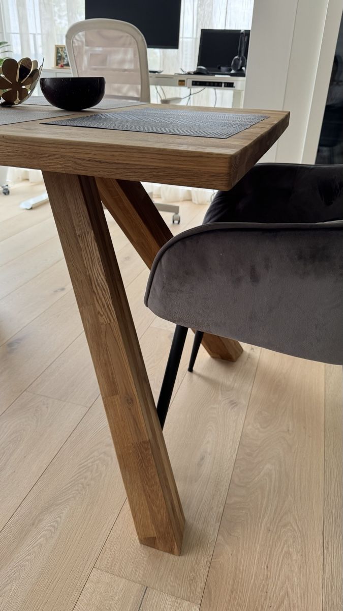 Tische: Solid wood dining table with A-frame legs – Gebraucht aus Zürich von ralm 4