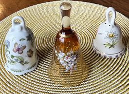 3 Tischglocken 2 x Porz.,1 x Glas m. Goldornamentik