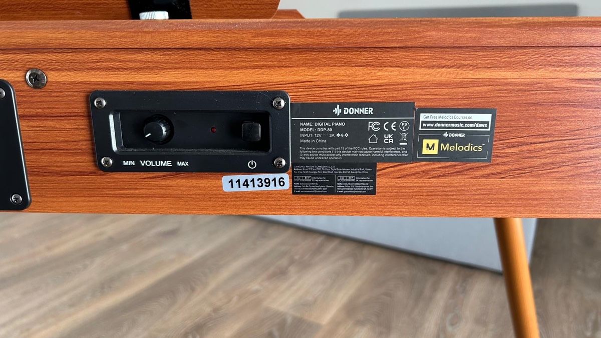 Strumenti musicali: Digital Piano Donner DDP-80 Brown Excellent Condition – Nuovo (secondo la descrizione) da Zürich venduto da hay_2mpr 2