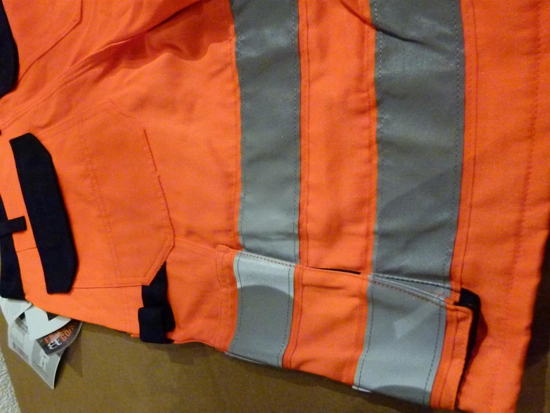 Hosen: Mascot Arbeitsshorts, Gr. 42 NEU – Neu und originalverpackt aus Uerkheim von Justi.y 8