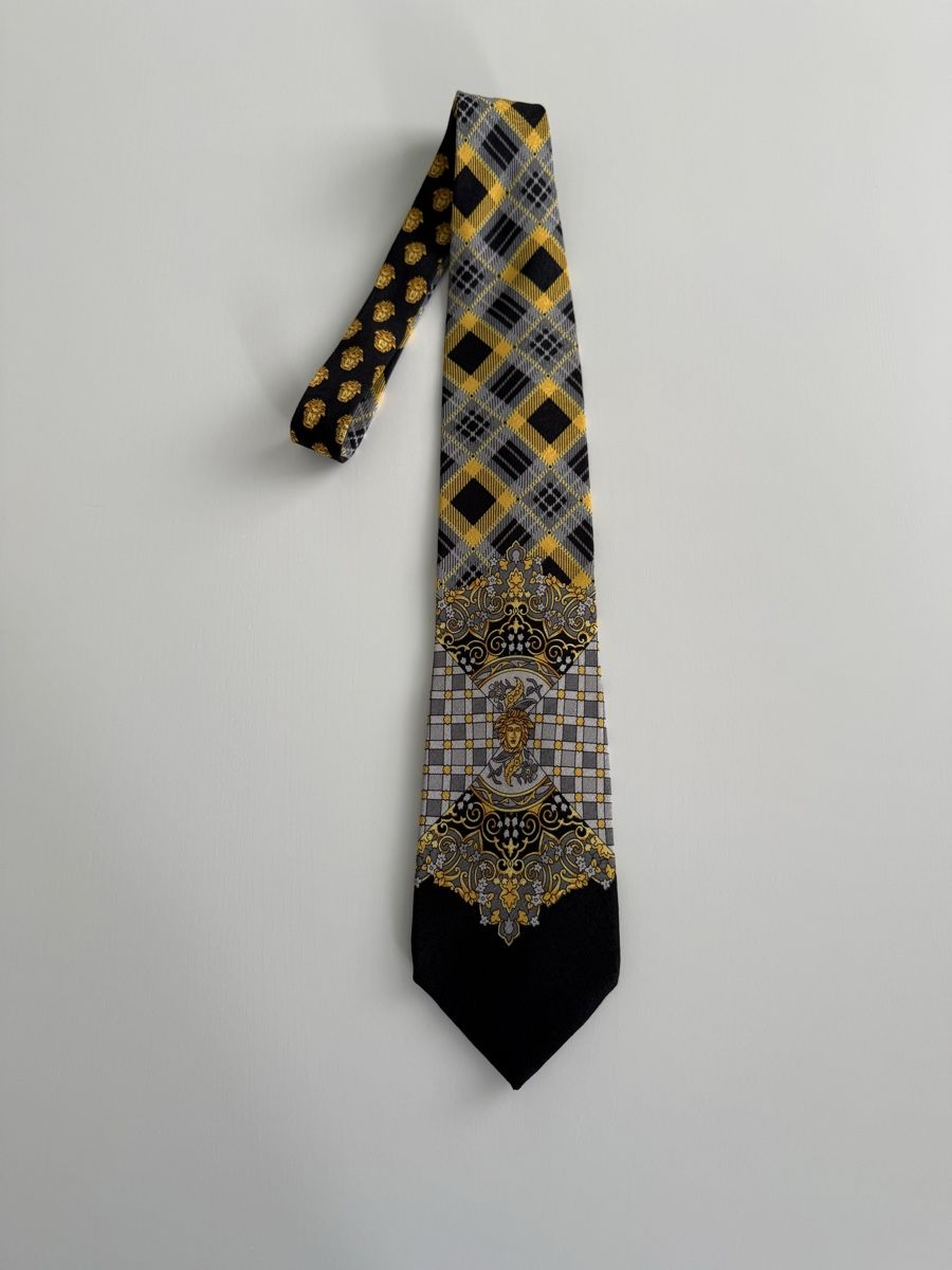 Versace Cravatte: Gianni Versace Krawatte -  Klassiker – Nuovo (secondo la descrizione) da Rorschacherberg venduto da schoen-und-gut