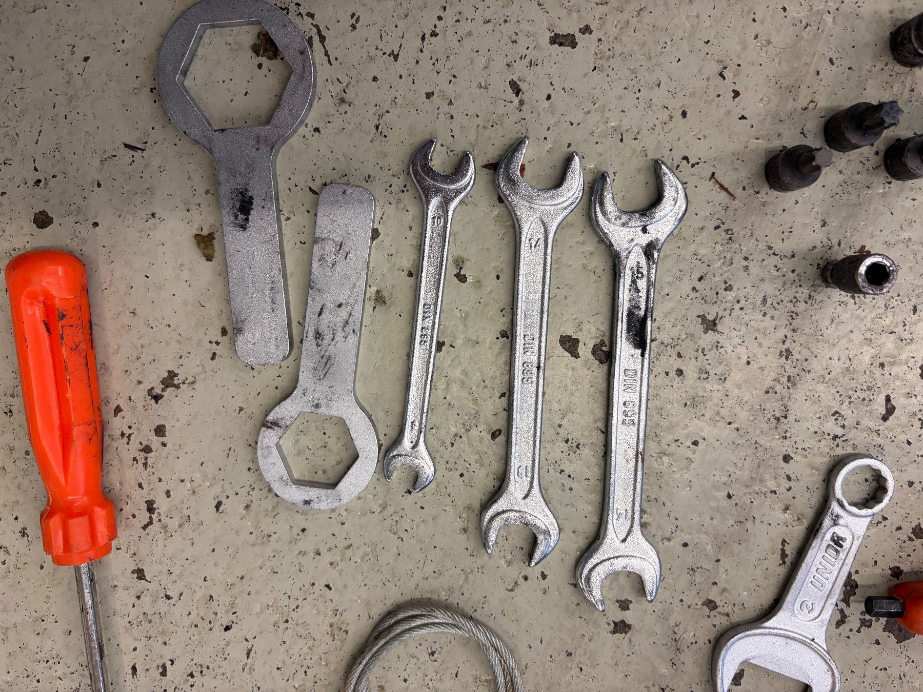 KTM Tous les outils: Bordwerkzeug KTM – D'occasion à Neuhausen par Jeff. 2
