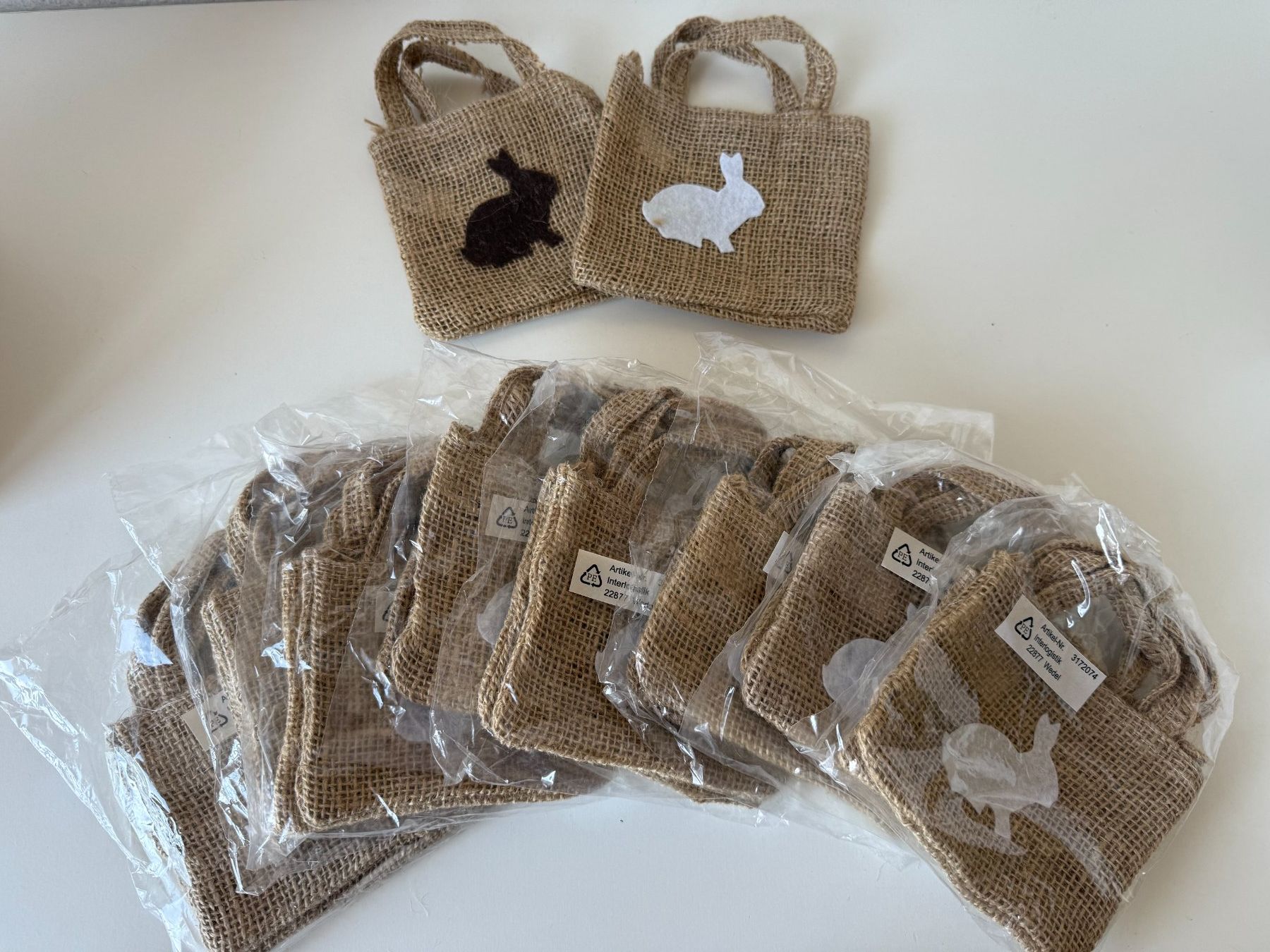 Tutte le decorazioni: 9 x Kleine Jutesack-Set "Häschen" - 2-teilig – Nuovo e nell'imballaggio originale da Winterthur venduto da brittalili