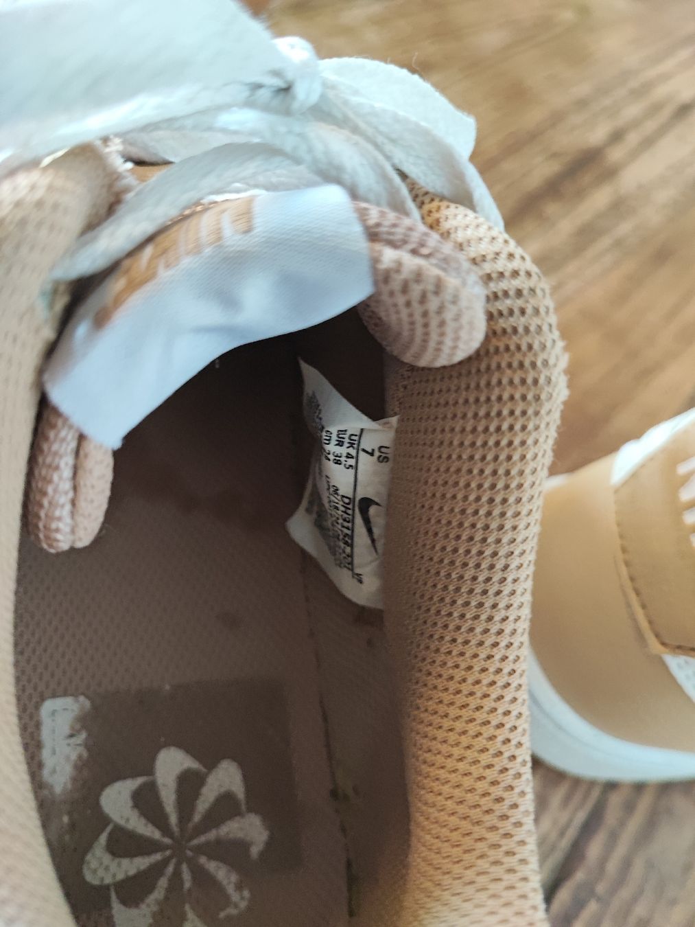 Nike Scarpe da donna: Nike Schuhe Beige/Weiss, Grösse 38 – Usato da Beinwil am See venduto da stephanielarsen 2
