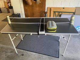 Tischtennis Tisch/ Ping Pong Tisch Mit viel Zubehör.