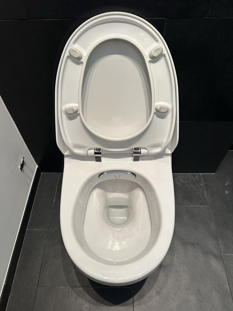 Geberit WC: Dusch WC Balena 7000 ab CHF 1.00 – Defekt aus Wolfhausen von Hole-in-One 5
