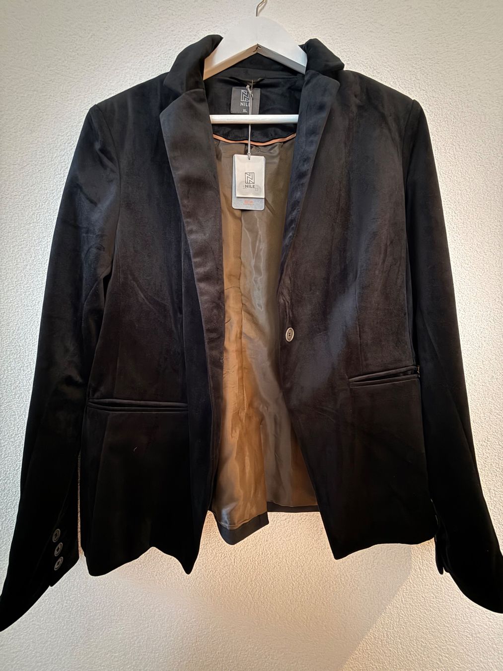 Nile Giacche: Nile, Samtblazer schwarz, L-XL – Nuovo e nell'imballaggio originale da Hermrigen venduto da rosalindis