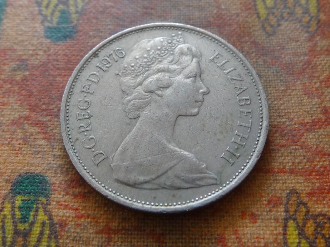 Tutti le monete: ROYAUME-UNI  10 Pence  1976 – Usato da Romanel-sur-Lausanne venduto da Swift13