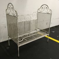 Baby Bett Gitter Bett auf Rollen alt, Eisen weiss gestrichen