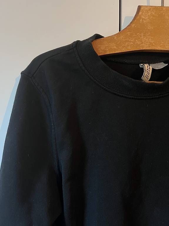 Pullover & Sweatshirts: Pull court noir, taille S – Gebraucht aus Lausanne von sugarplumfairy 1