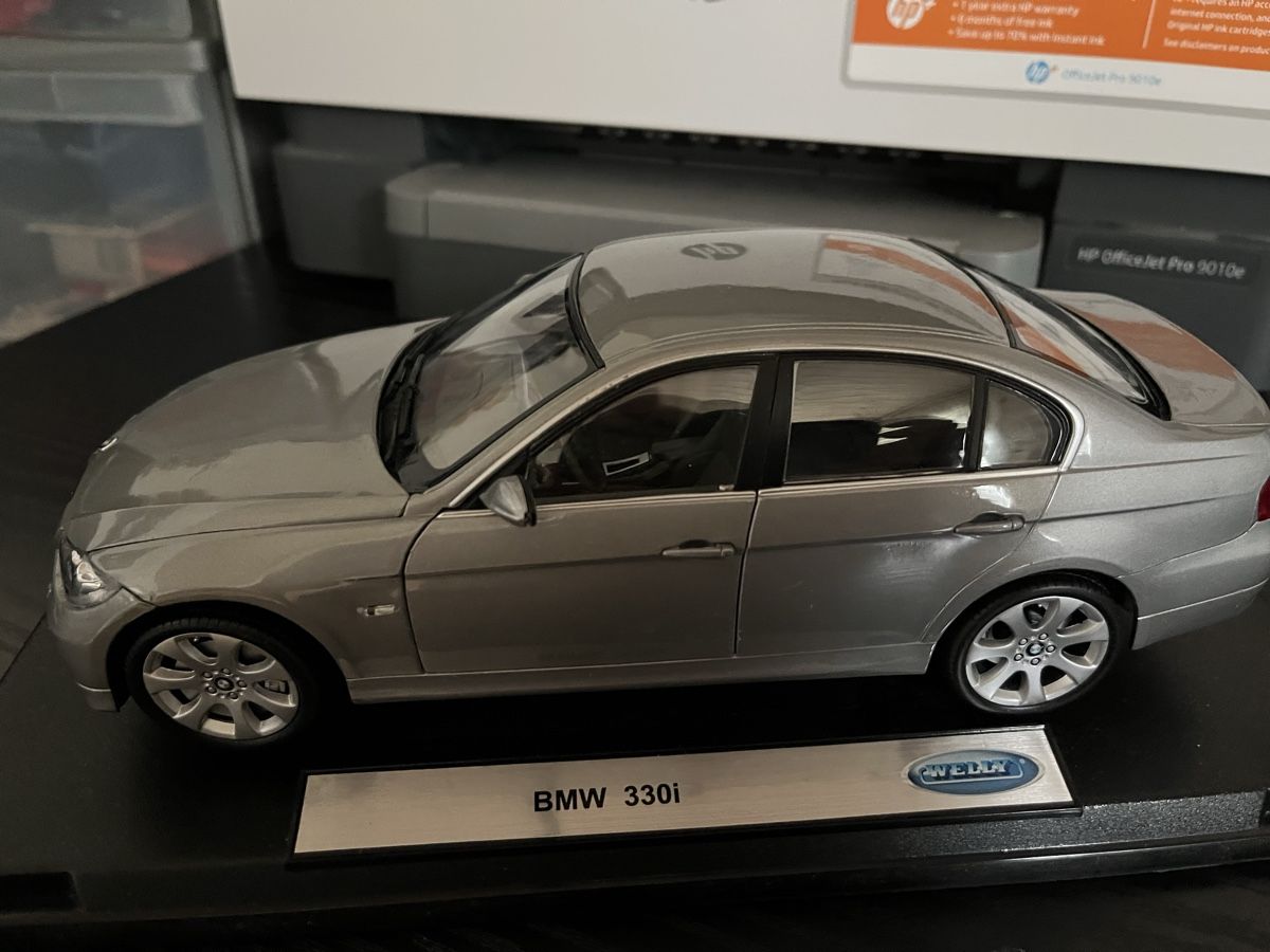 BMW Modellautos: BMW 330i.  1:18 – Gebraucht aus Rümlang von Papamoll4 3