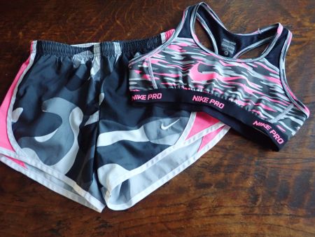 Short de sport et brassière