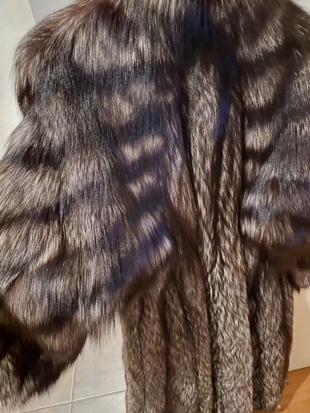 Cappotti: Pelzmantel Silberfuchs Gr. 38 / 40 – Usato da Emmenbrücke venduto da Ladyboutique 5