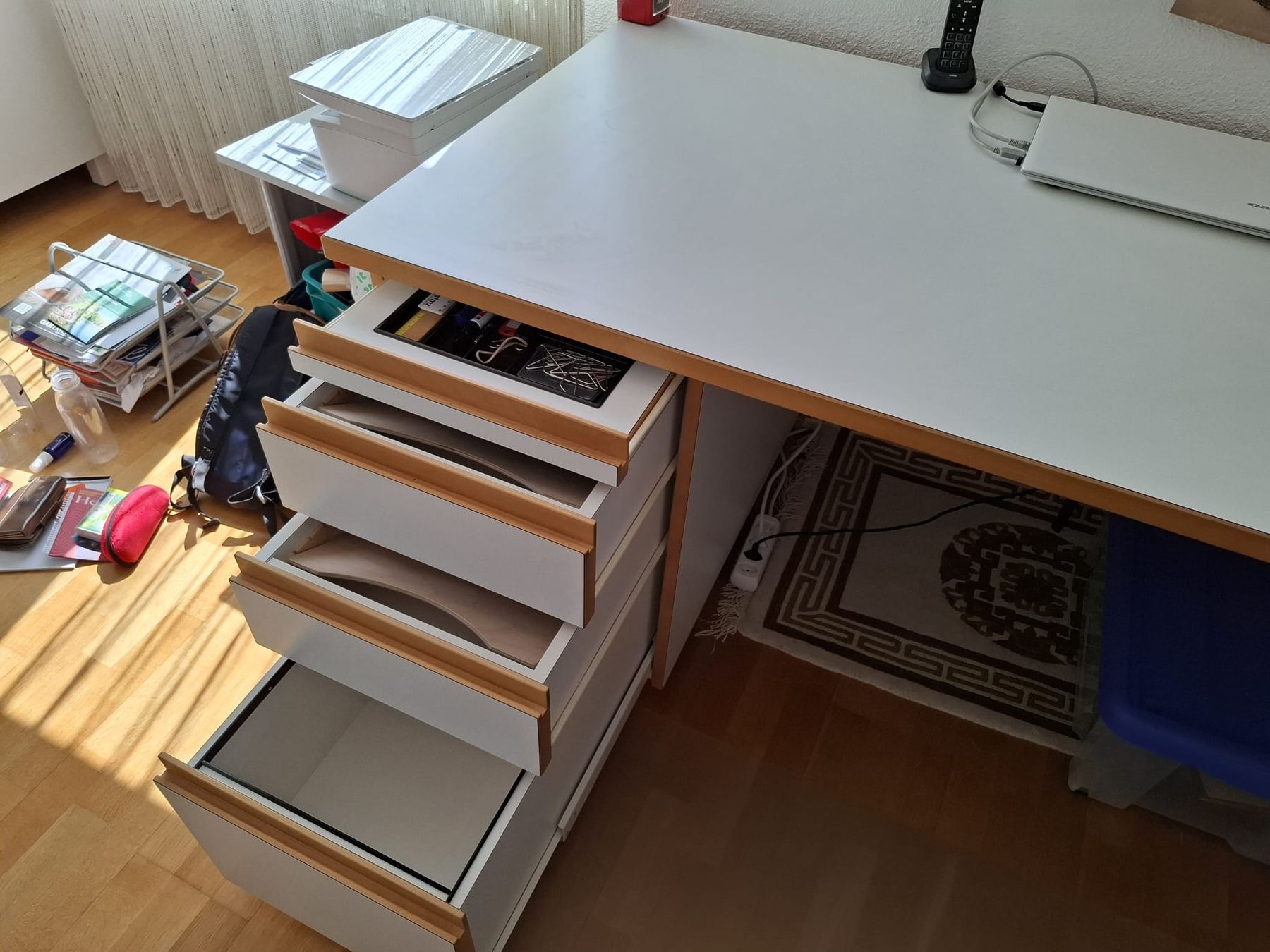 Bureaux: Schreibtisch weiss – D'occasion à Buus par Nambo 3
