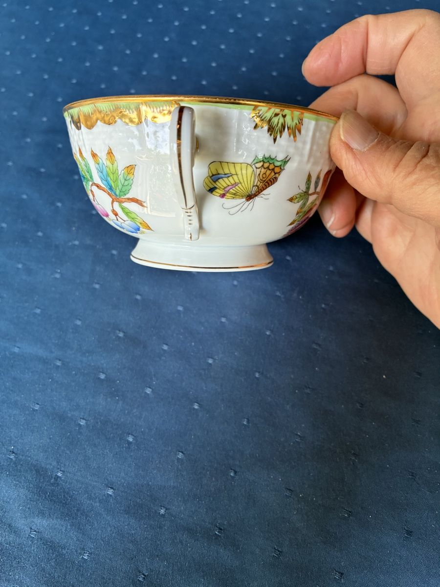 Herend Tassen: Herend - 1 Suppentasse mit Deckel Dekor Victoria  – Gebraucht aus Dornach von Rosengarten 5