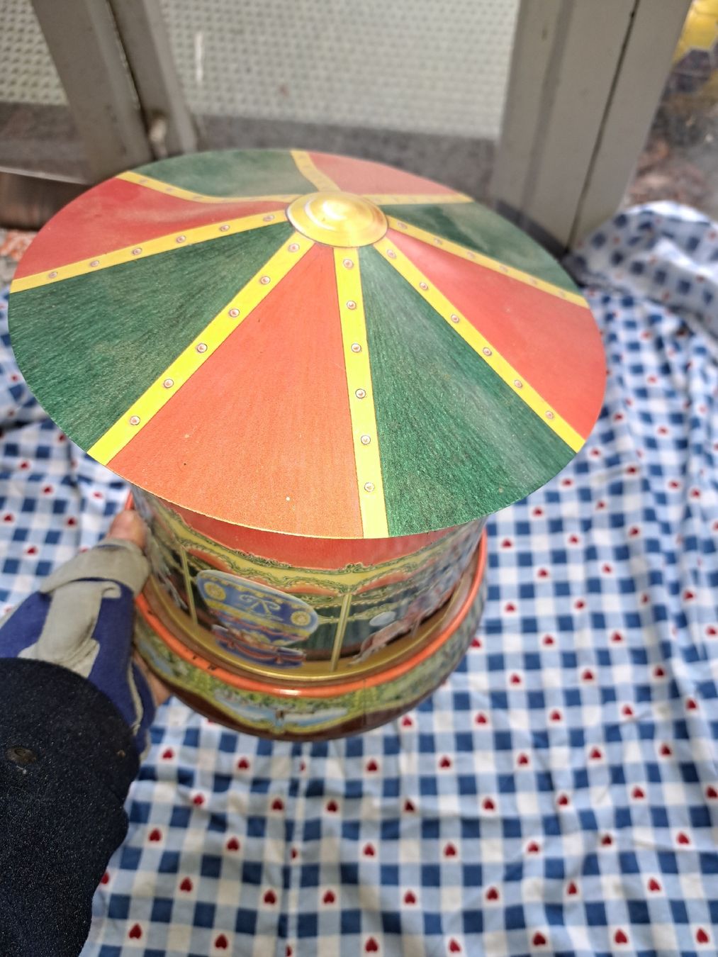 Carillon: Karusell Dose Vintage Musikdose Basler Läckerli – Usato da Kölliken venduto da Upcycling-by-Mc-TAM 4
