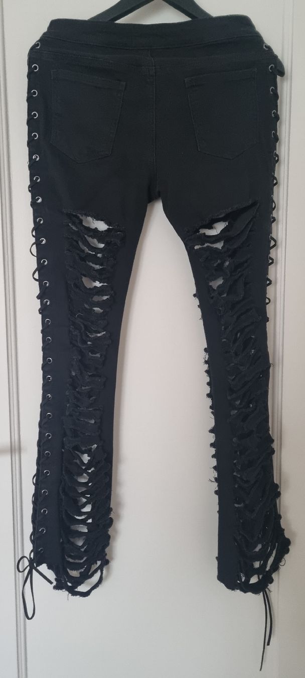 Jeans: Schwarze Destroyed Jeans – Nuovo (secondo la descrizione) da Zürich venduto da pgpgpgpg