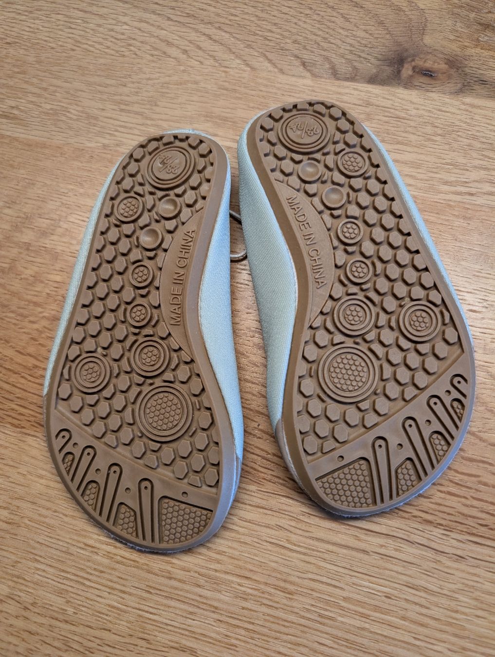 Scarpe per ragazzi: Badeschuhe Mikk-Line Gr. 23/24 neu! – Nuovo e nell'imballaggio originale da St. Gallen venduto da red1337 1