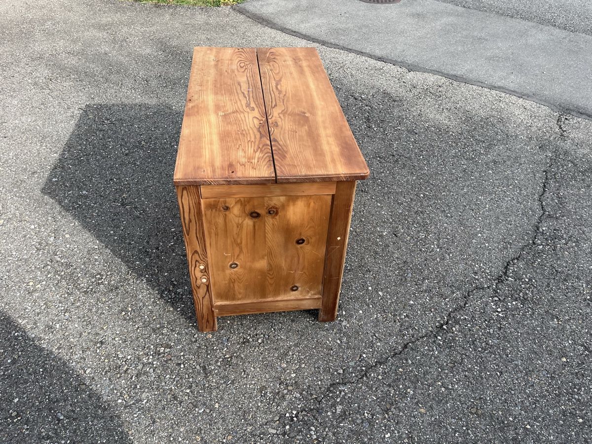 Commodes: Holz Kommodo  – D'occasion à Wattenwil par IH633Case 1