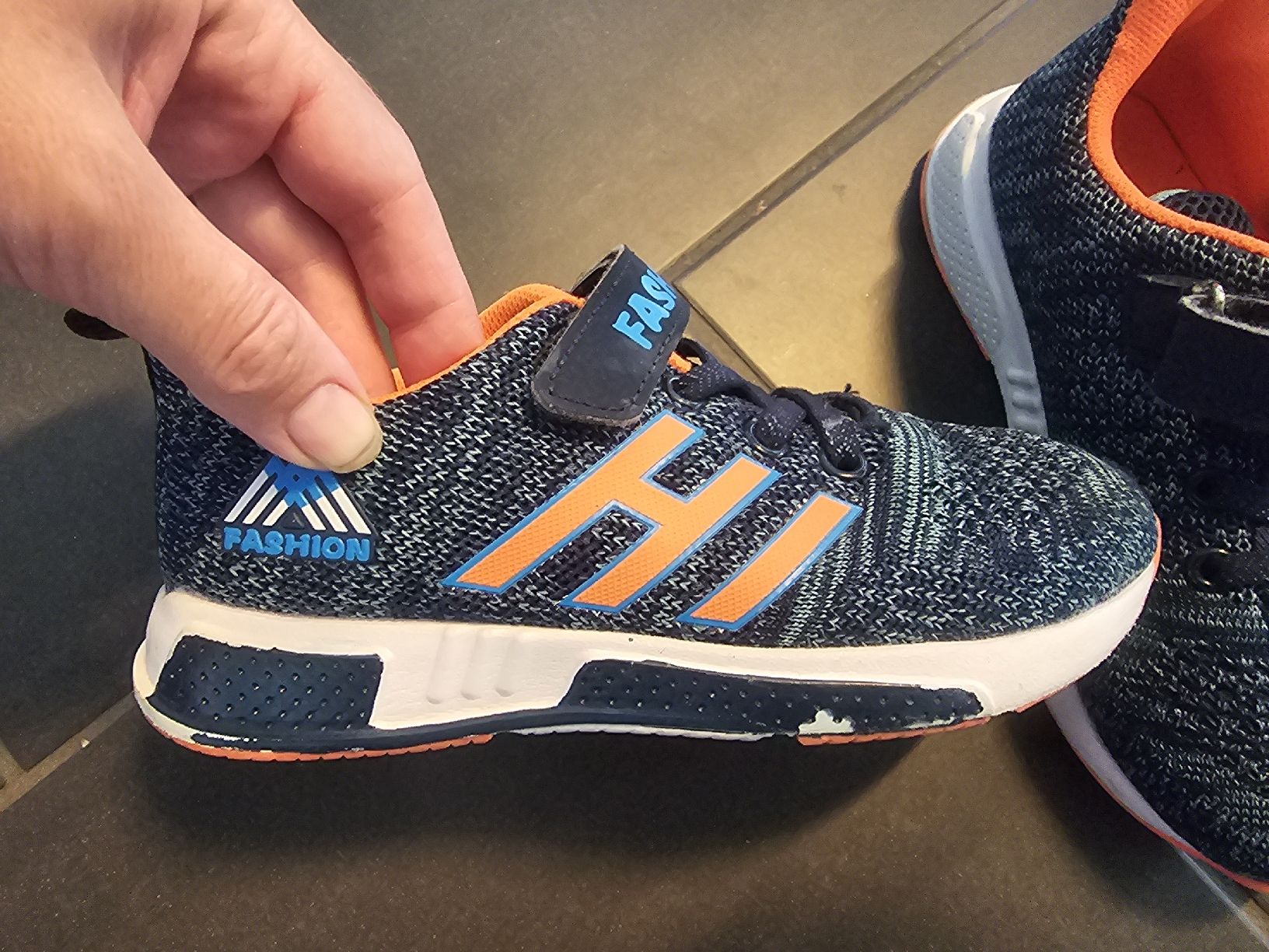 Scarpe per ragazzi: Schuhe gr.30 – Usato da Unterentfelden venduto da Panda-87 1