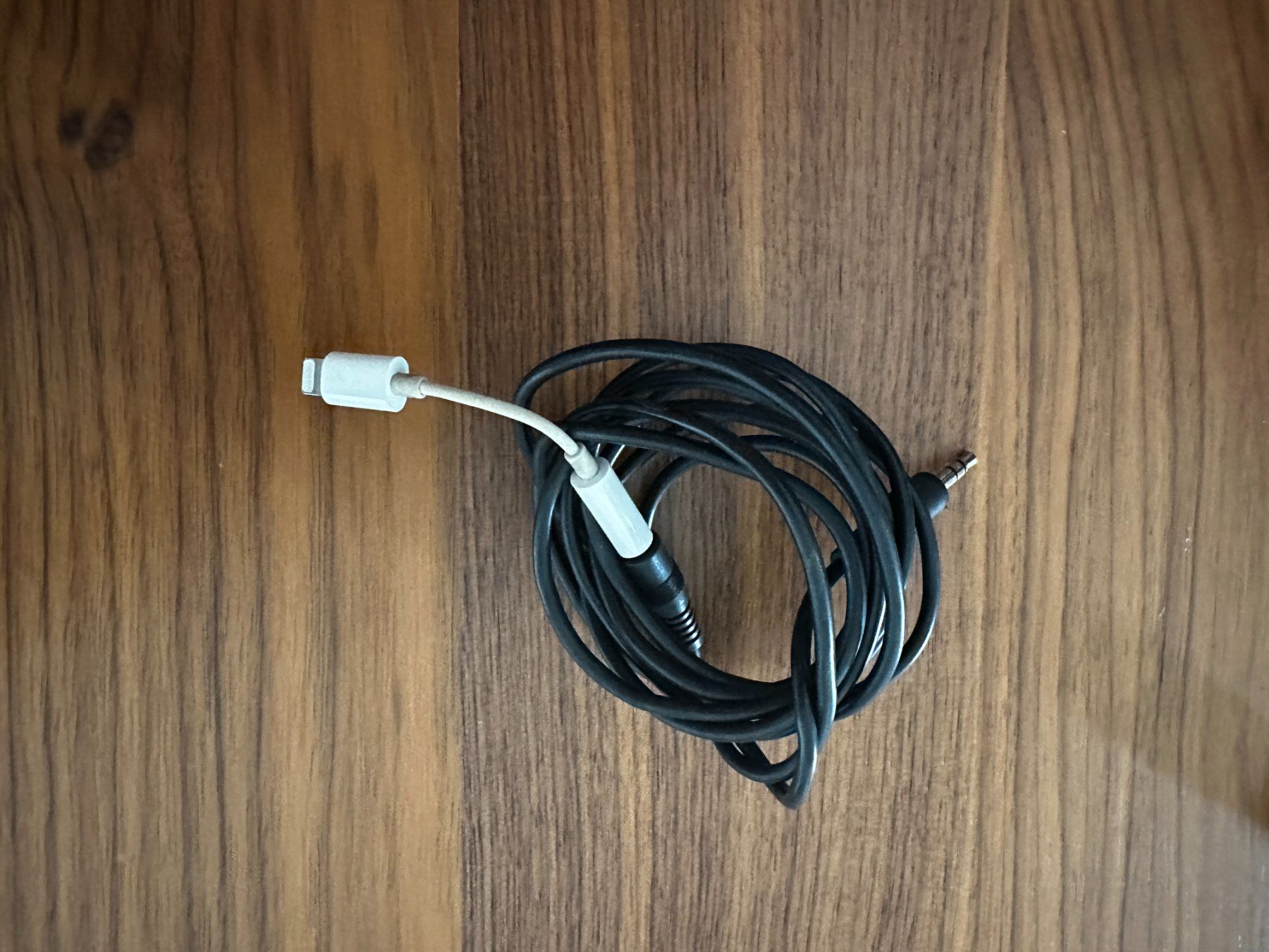 Kabel: AUX-Kabel mit Lightning-Adapter – Gebraucht aus Schlieren von LaPetite27