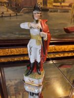 Schöner Porzellan Figur