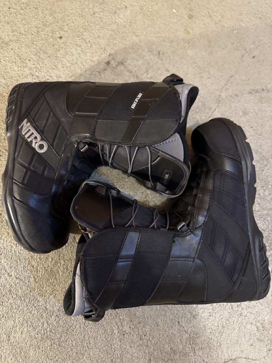 Snowboard Nitro Scarpe da uomo: Snowboard Schuhe Gr. 43,1/3. Boots von Nitro – Usato da Schliern b. Köniz venduto da amo_lln9 3