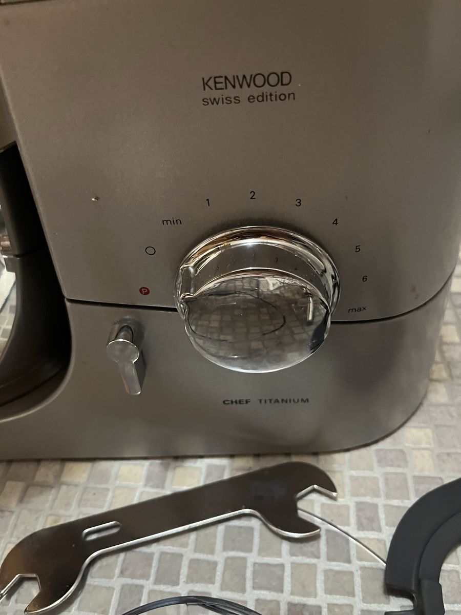Kenwood Appareils de cuisine: Küchenmaschine Kenwood Chef Titanium  – D'occasion à Grabs par ca-ch-e 1