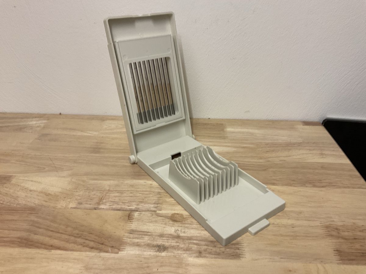Appareils de cuisine: Gemüseschneider. Kunststoff alt gebraucht – D'occasion à Birsfelden par inf_l2yy 1