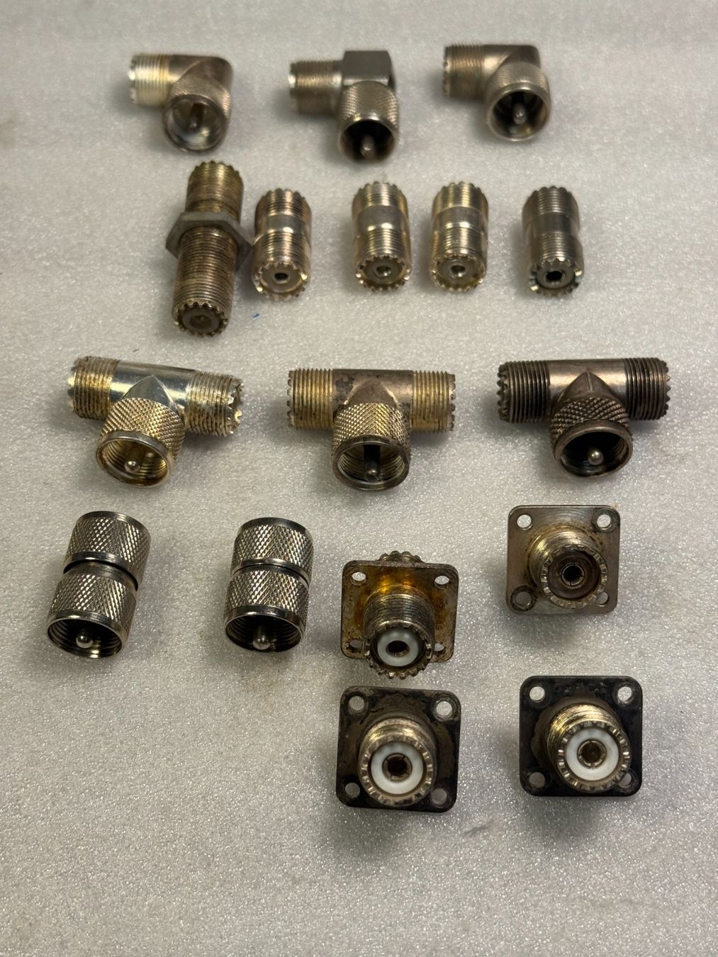 Technique de radiocom: 30 Stück HF Stecker PL 259 – D'occasion à Ins par funkflieger 4