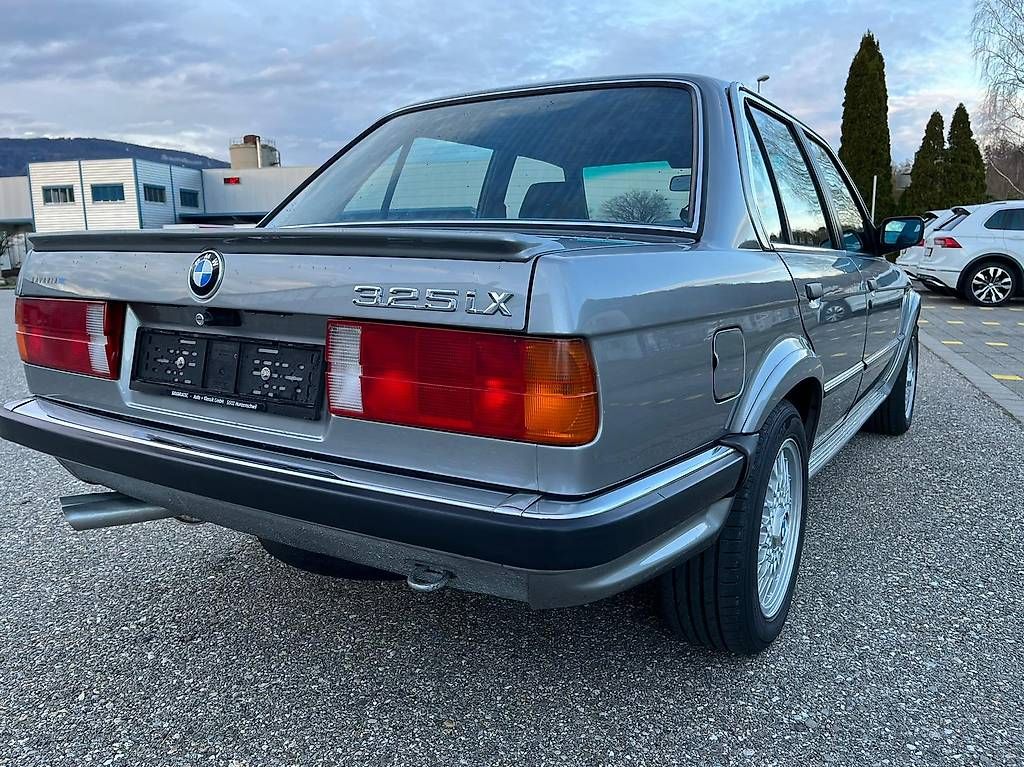 Autos: BMW 325ix E30 / VFL mit Handschaltung – D'occasion à Derendingen par terence86 1