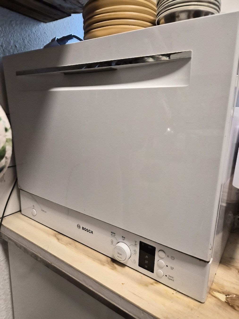 Machines à laver la vaisselle: Geschirrspüler Bosch weiss Mini  – D'occasion à Dietikon par Wutho