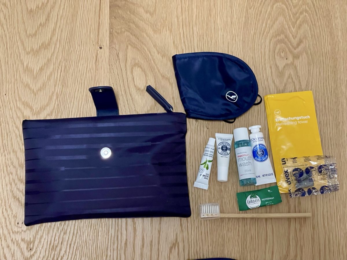 Kosmetikkoffer: Lufthansa Business Class Travel Kit – Neu (gemäss Beschreibung) aus Meisterschwanden von GleMar