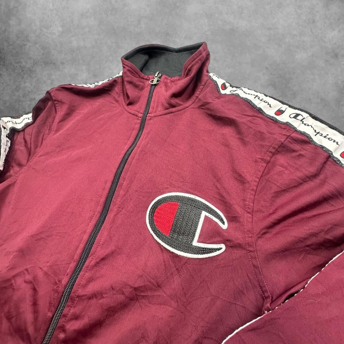 Champion Giacche: Champion red jacket – Usato da Erlinsbach SO venduto da TogaResell 1
