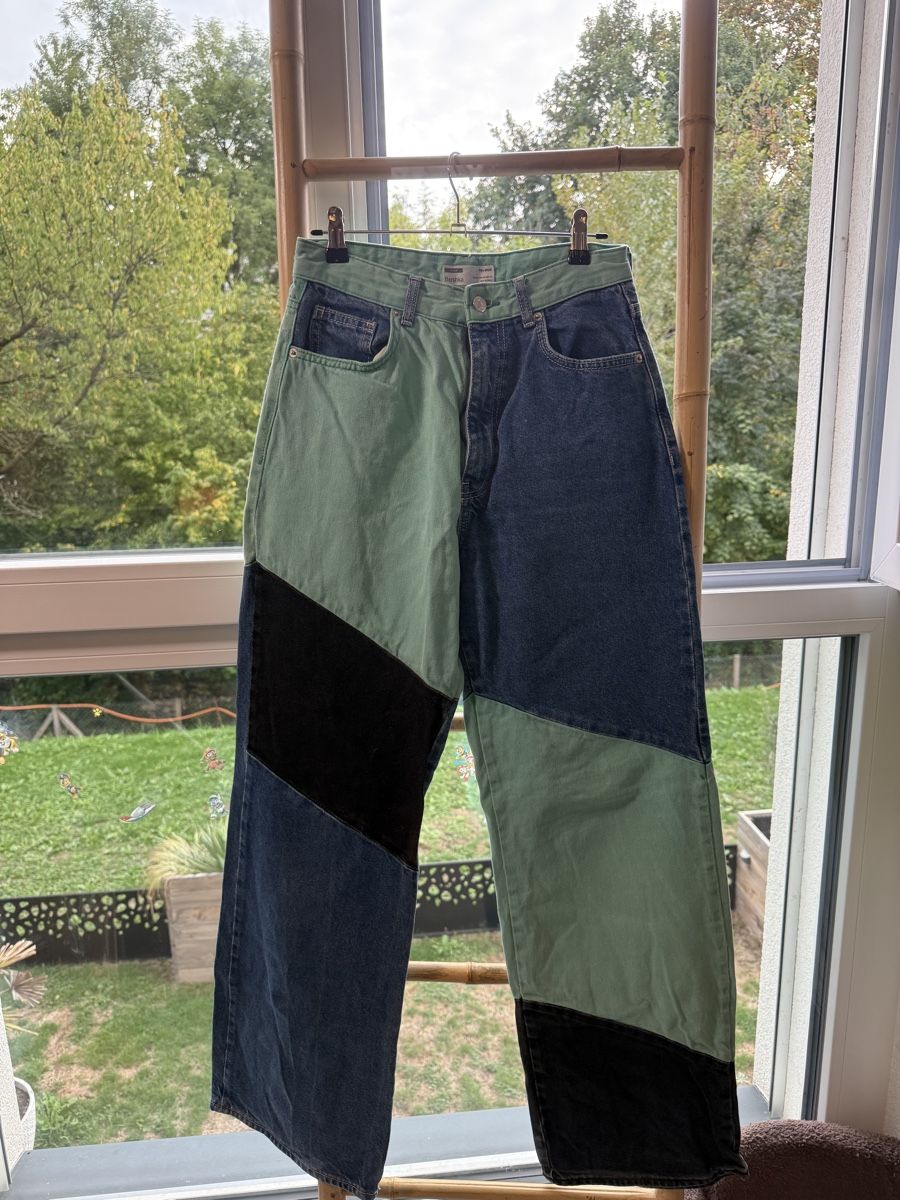 Bershka Jeans: Jean Bershka 90s Wide patchwork multicolore taille 38 – Gebraucht aus Courtételle von ann_57c2