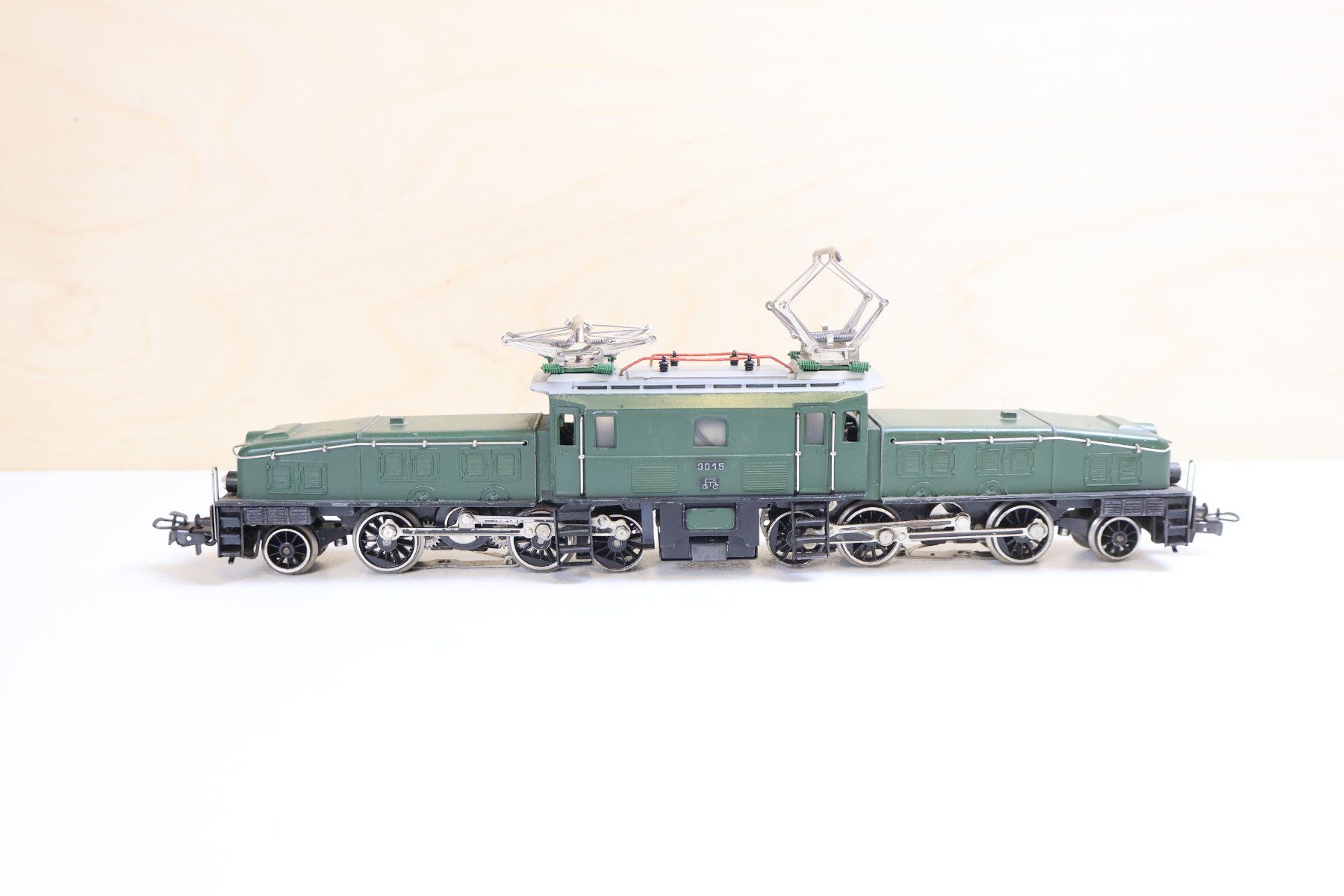 Märklin Modellini di ferrovie: Märklin SBB Krokodil E-Lok 3015 - Gussmodell – Difettoso da Winterthur venduto da Monstera 5