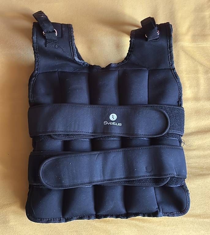 Hanteln & Gewichte: Sveltus Gewichtsveste 10kg – Neu (gemäss Beschreibung) aus Schwarzenburg von mineking