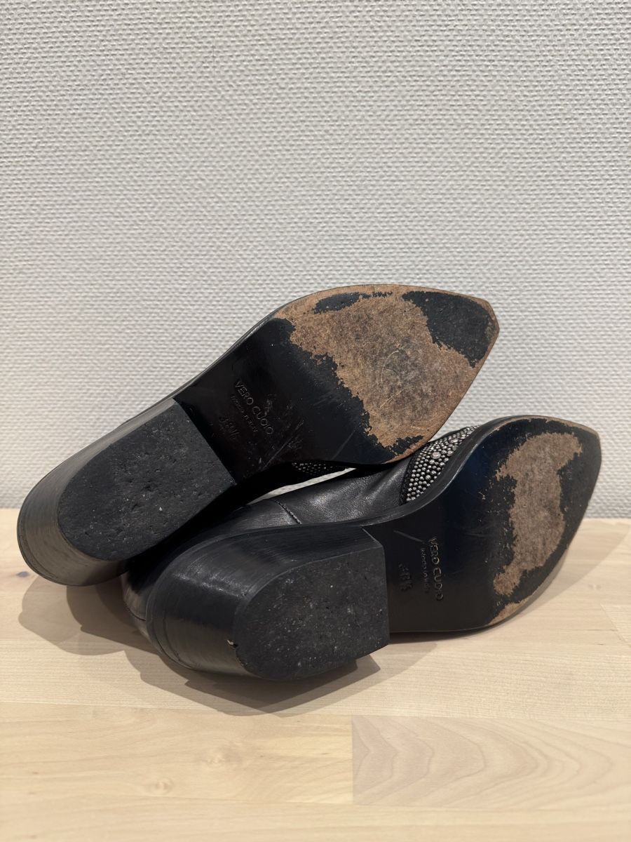 Chaussures femmes: ✨ Italian Leather Ankle Boots with Studded Toe – D'occasion à Gockhausen par Agus_acu 5
