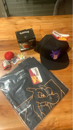 Pokemon Set T-Shirt Kappe Tasse Neuwertig